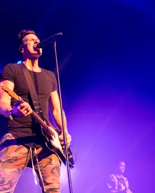 Russell Dickerson St Louis