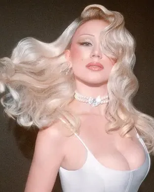 Slayyyter St. Louis